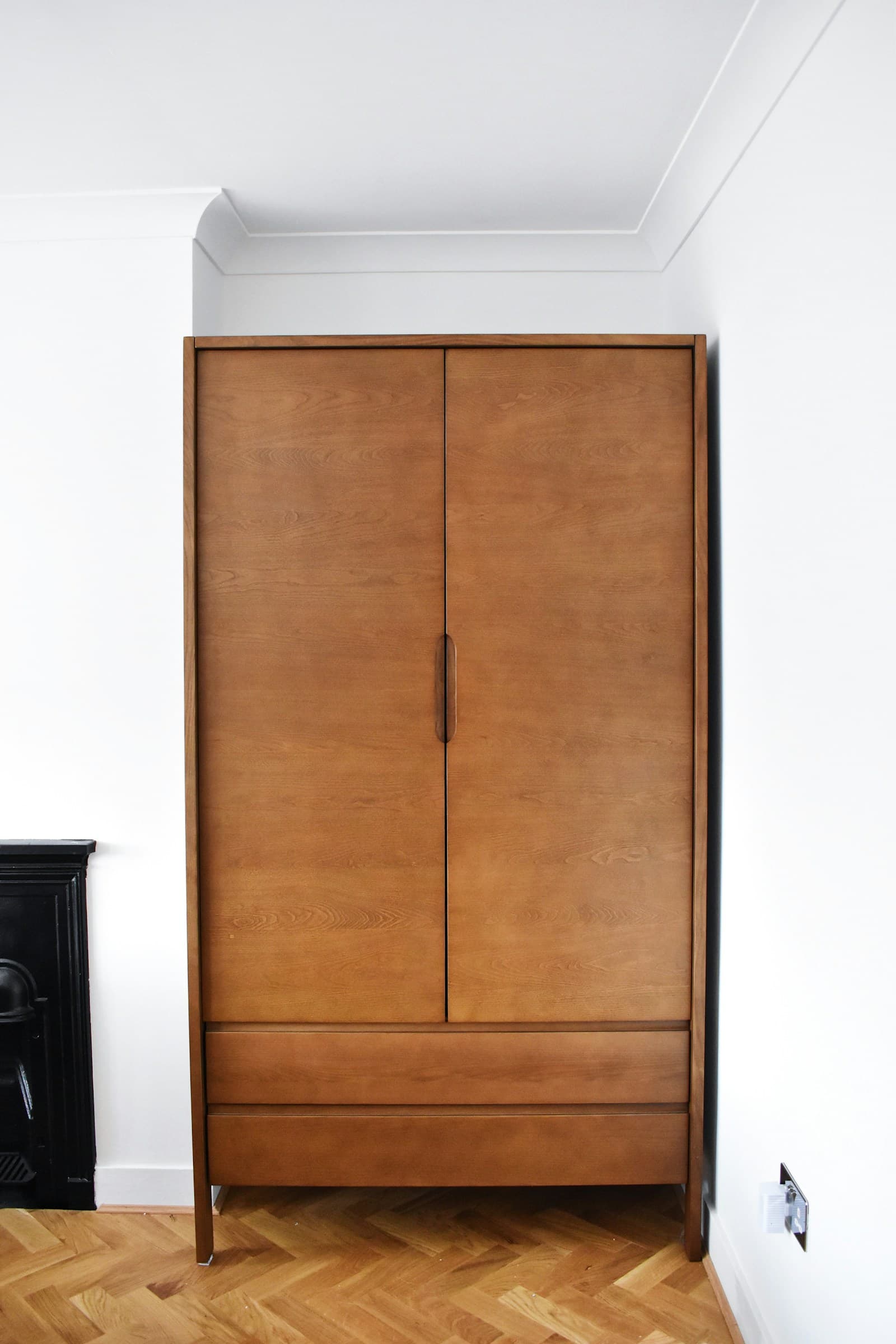 Closed wooden sliding wardrobe